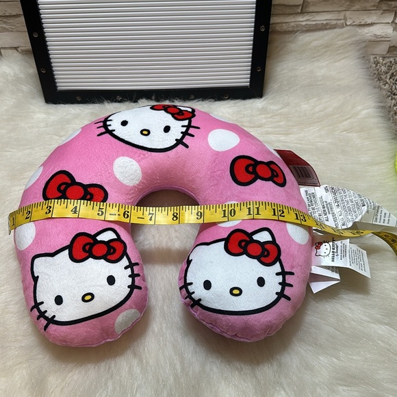 HELLO KITTY Travel Neck Pillow. - Picture 5 of 8